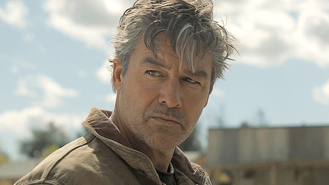Kyle Chandler Stars In HBO's DC Comics Series